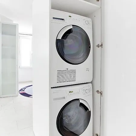 Junior By Livingdowntown Apartment